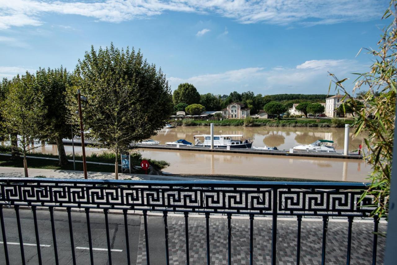 Logis Hotel De La Tour Libourne Esterno foto