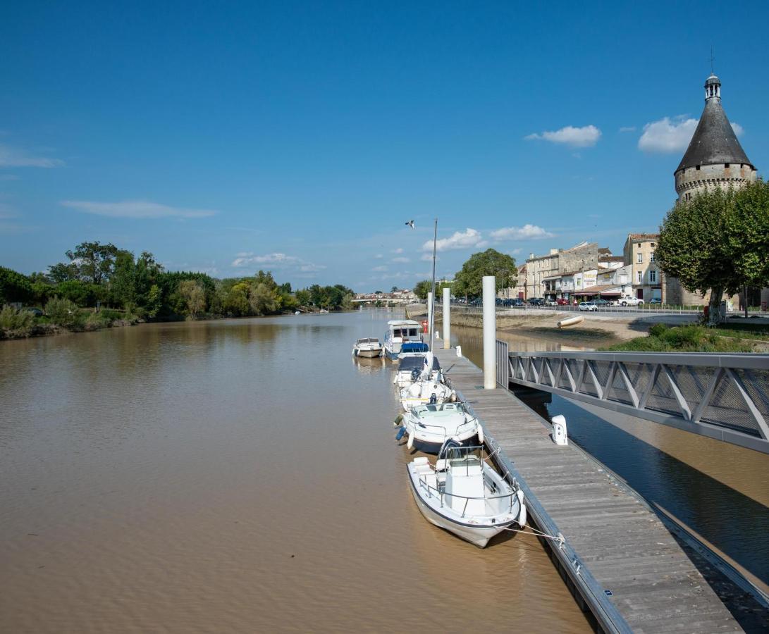 Logis Hotel De La Tour Libourne Esterno foto