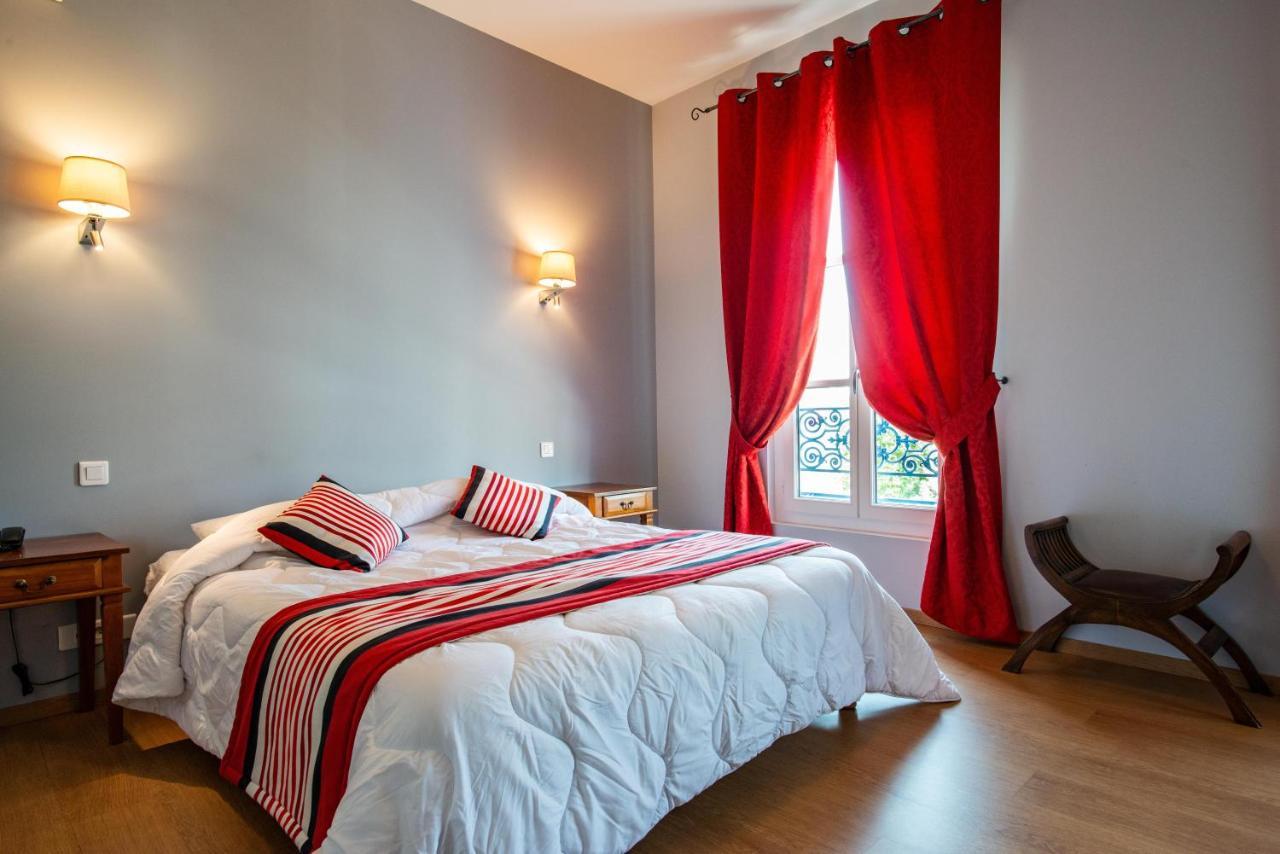 Logis Hotel De La Tour Libourne Esterno foto