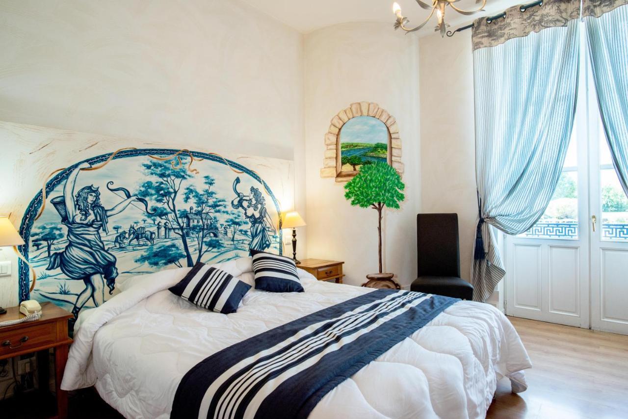 Logis Hotel De La Tour Libourne Esterno foto