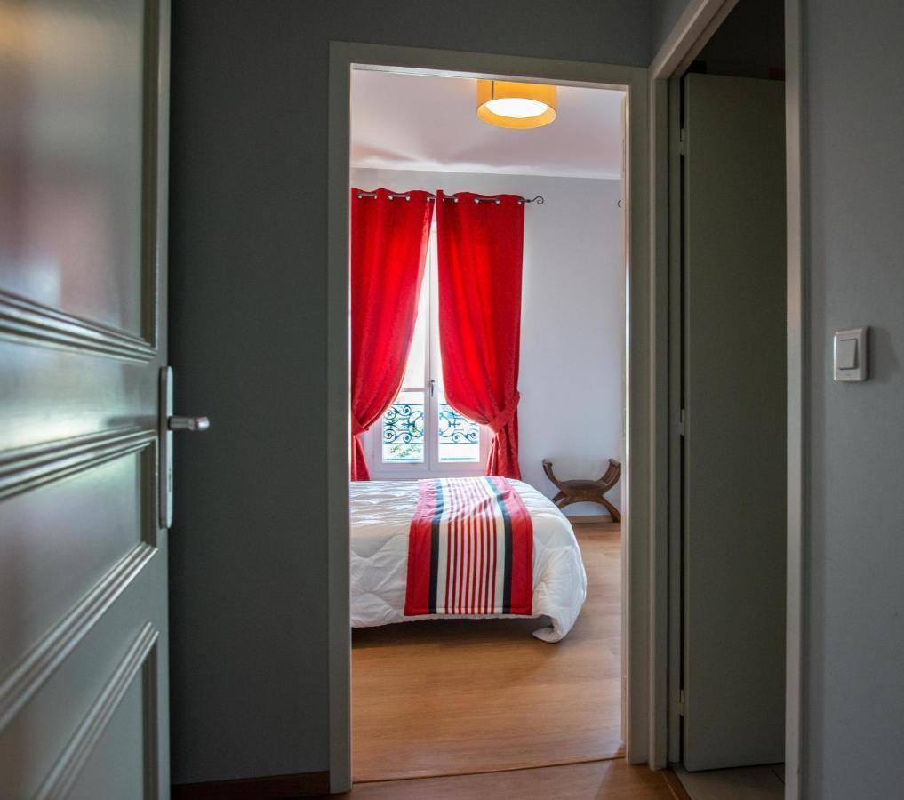 Logis Hotel De La Tour Libourne Esterno foto