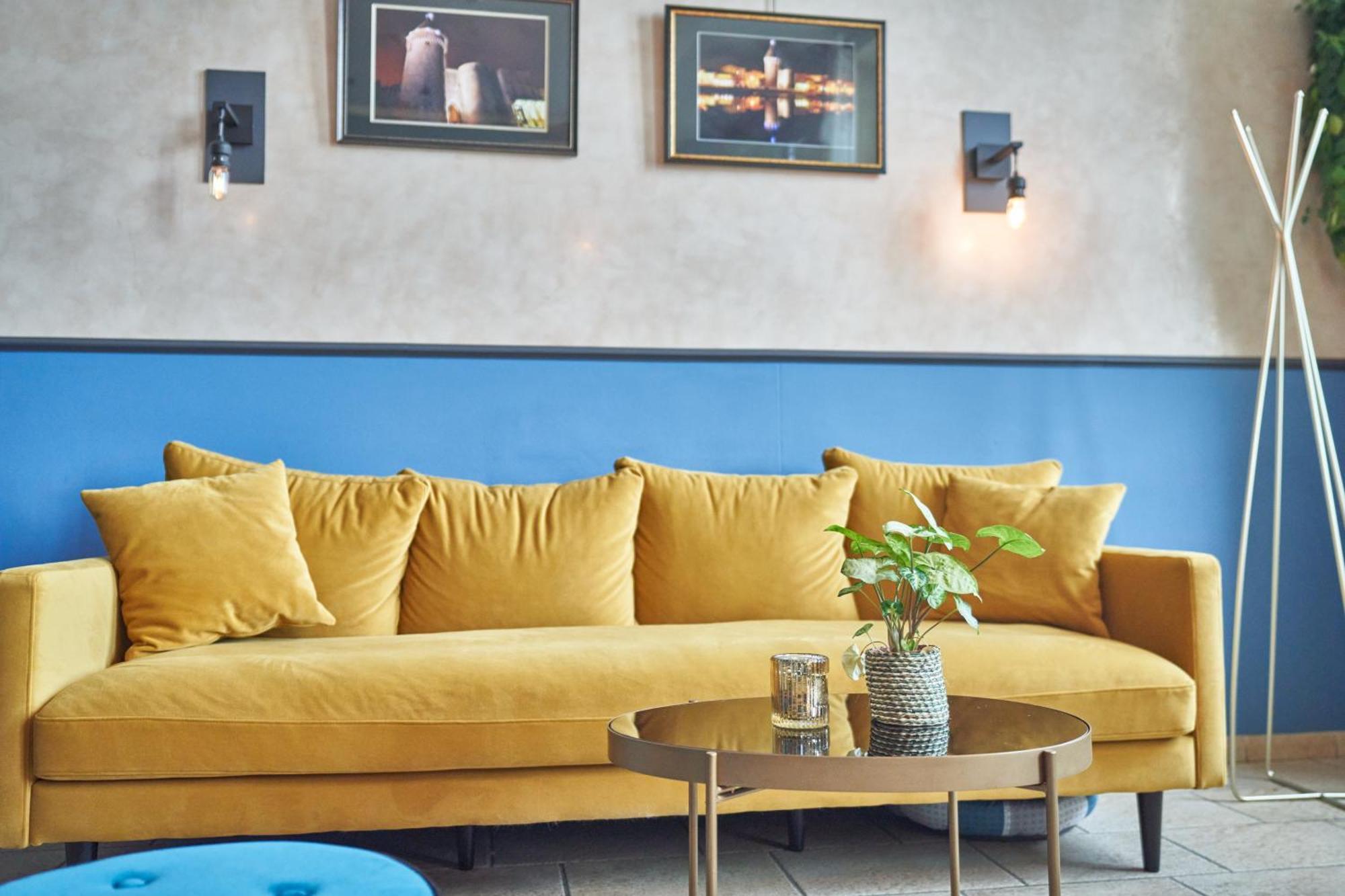 Logis Hotel De La Tour Libourne Esterno foto