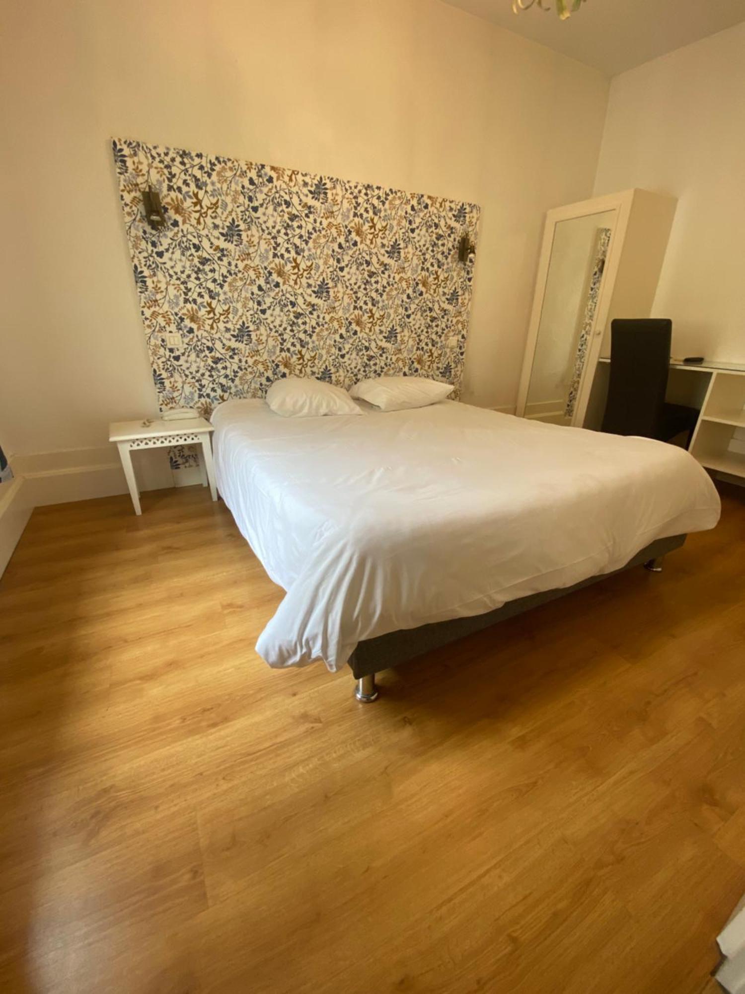 Logis Hotel De La Tour Libourne Esterno foto