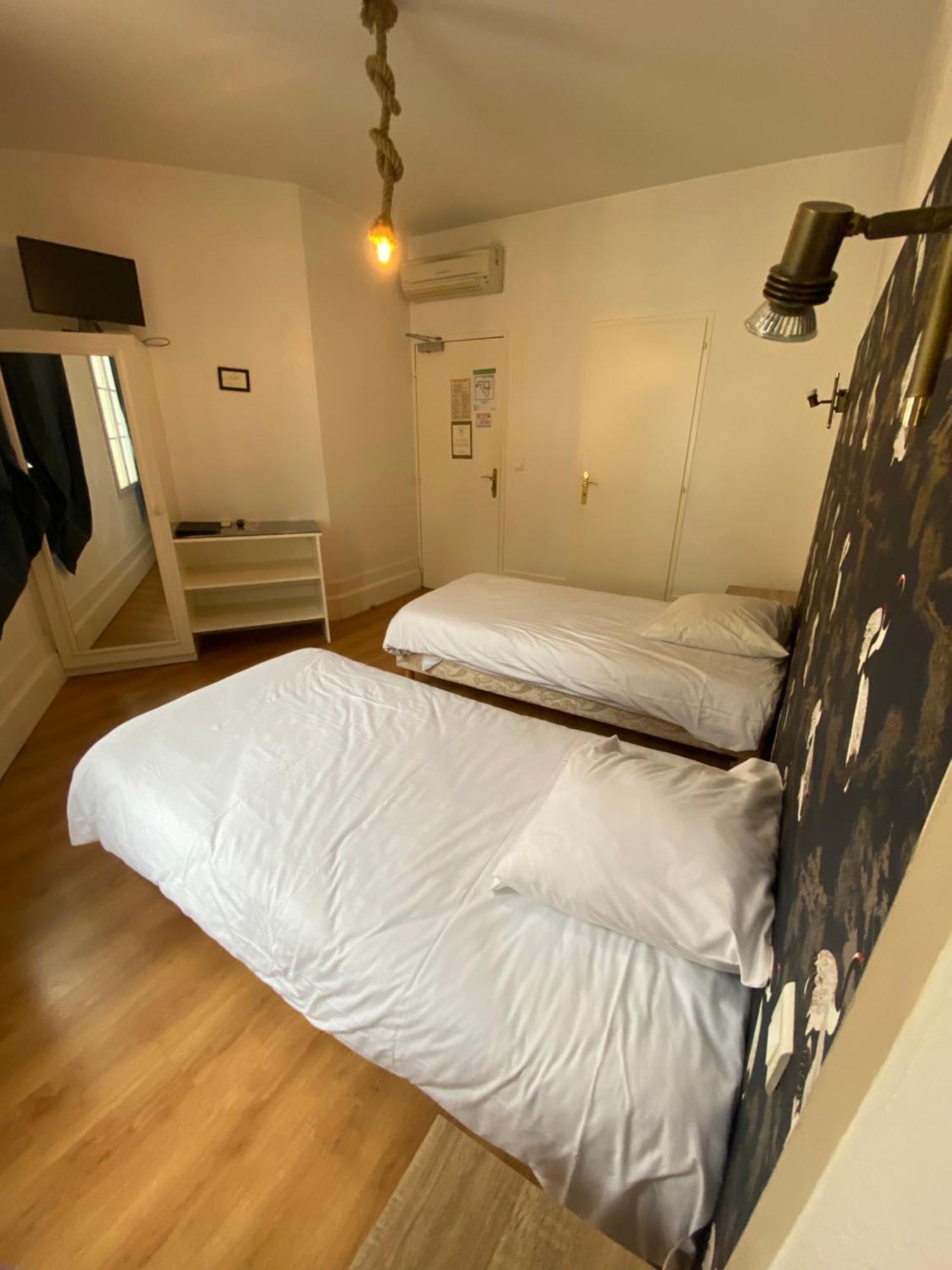 Logis Hotel De La Tour Libourne Esterno foto