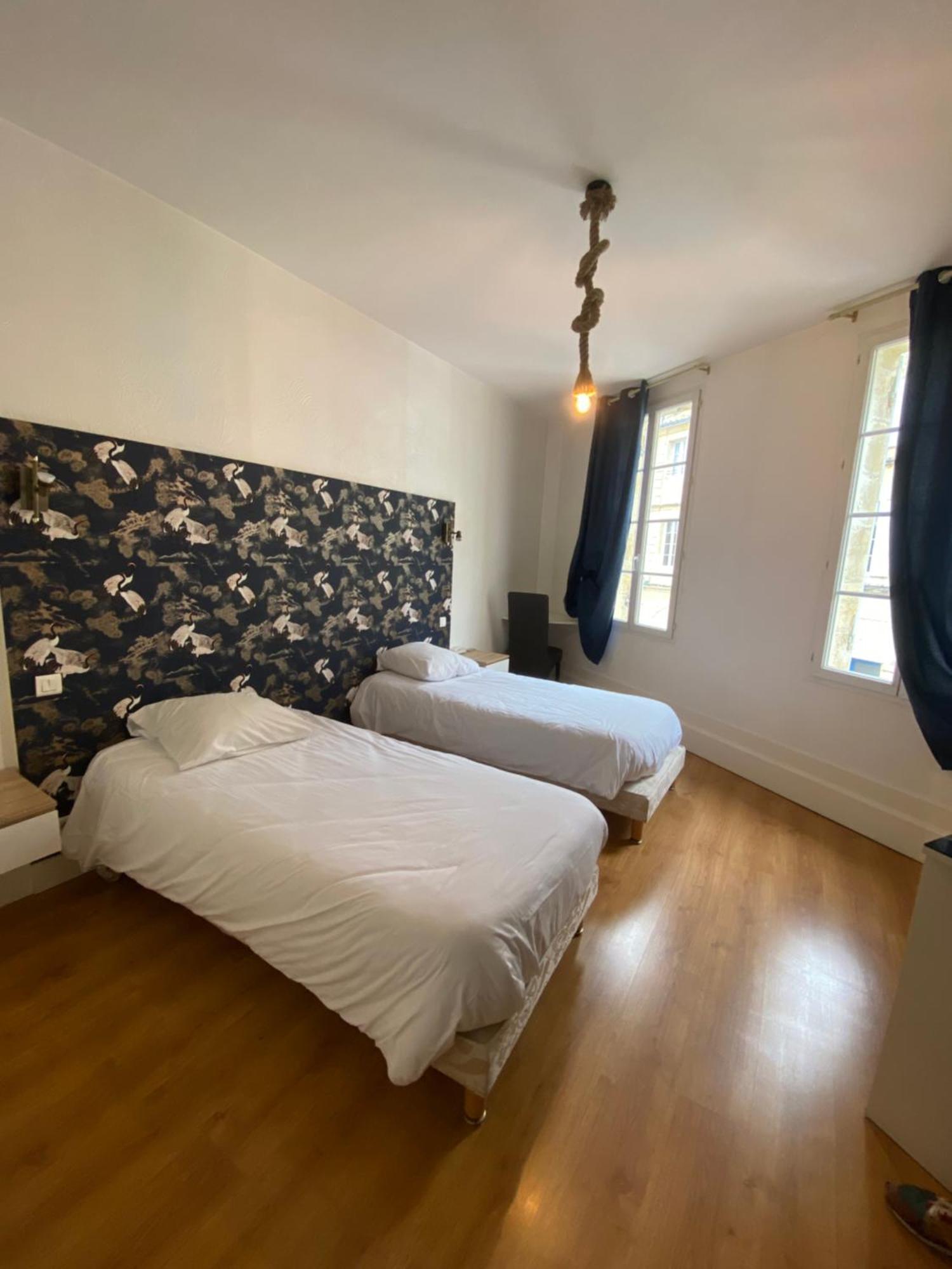 Logis Hotel De La Tour Libourne Esterno foto
